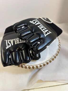 Everlast Black Open-Finger Training Gloves